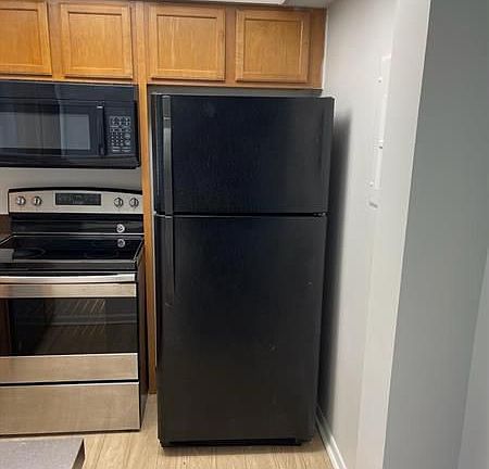 2nd image of 724 Executive Center Dr APT 28