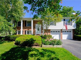 2131 Hobblebush Ln, Lake View, NY 14085