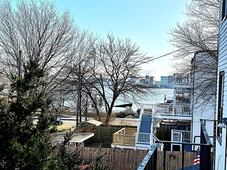 40 Jeffries St #3 — Photo 23