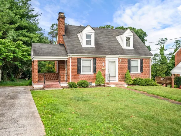 1111 Westview Dr, Lynchburg, VA 24502