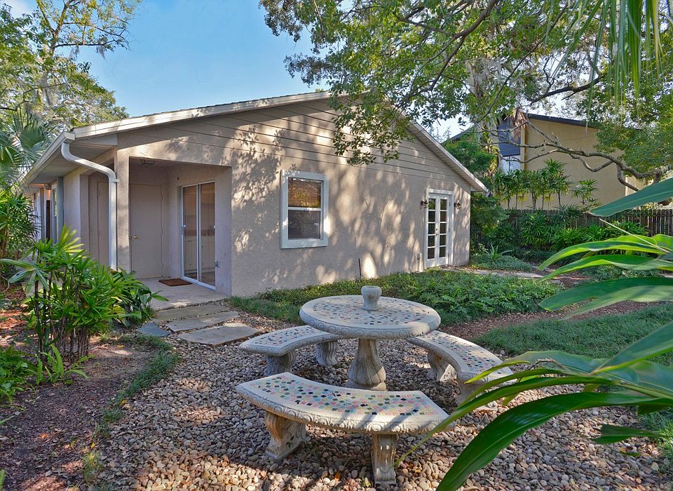Private back yard for this unit only