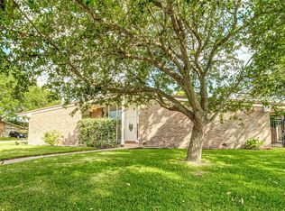 38 Maple Ln, Galveston, TX 77551
