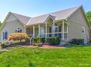 728 SE Wingate Cir, Lees Summit, MO 64063