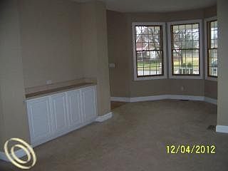 4th image of 736 Pine St