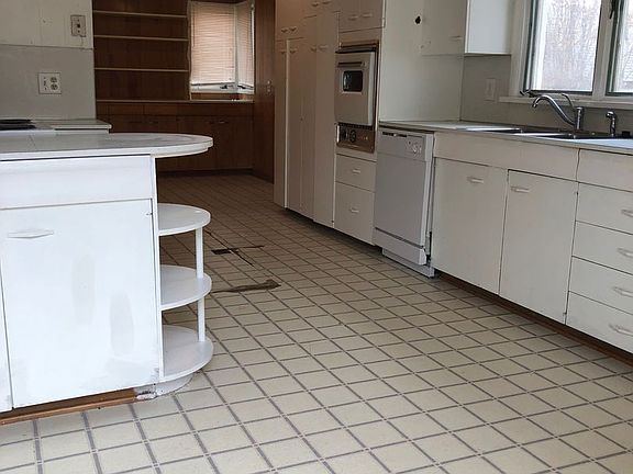 4th image of 1606 W James Ave