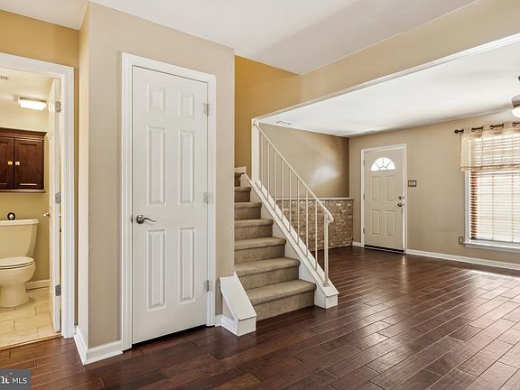 3rd image of 520 Essex Ct