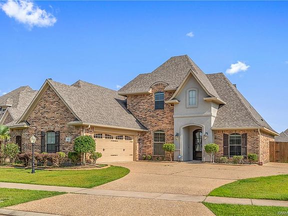 2nd image of 917 Royal Cir