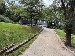 1602 Westwood Dr, Leavenworth, KS 66048