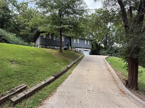 1602 Westwood Dr, Leavenworth, KS 66048