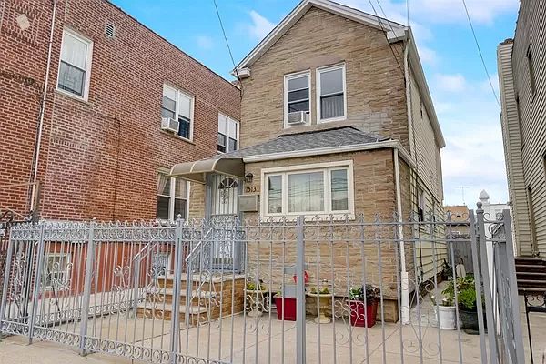 1st image of 1513 E 95th St
