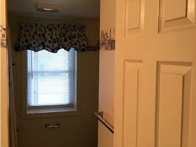 2486 Falling Spring Rd — Photo 10