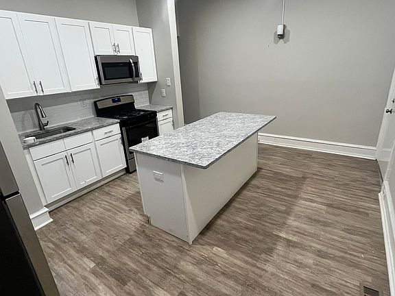 2nd image of 1726 Memorial Ave Floor 1