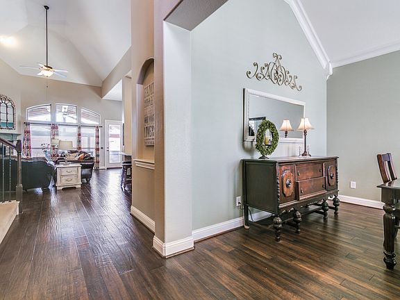 2nd image of 3004 Leesa Dr