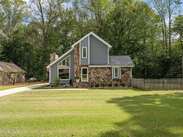 102 Spring Ridge Court, New Bern, NC 28562