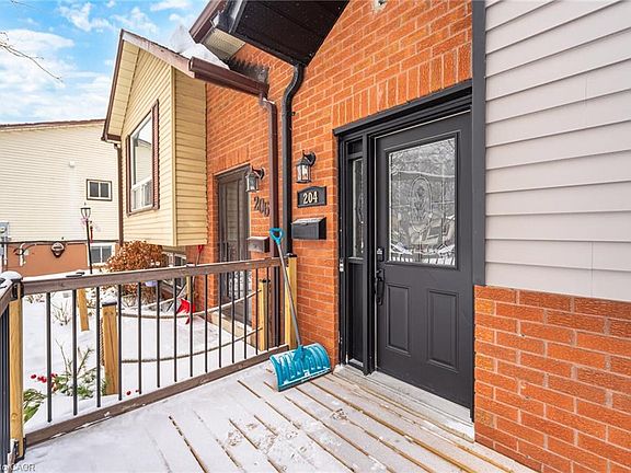 3rd image of 204 Medina Ct