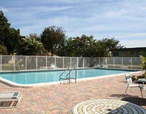 5th image of 5120 SW 40th Ave APT 28A