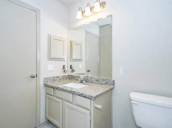 331 Brompton Ct, Highlands, TX 77562