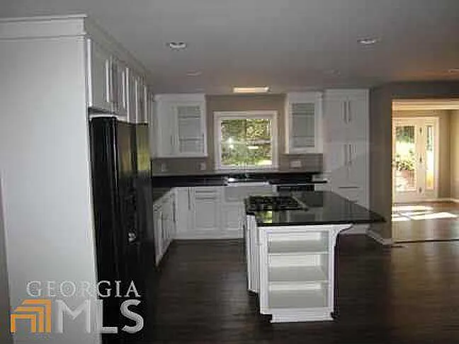 4785 Hampton Lake Dr — Photo 6