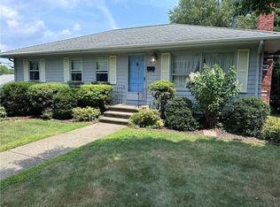 8 Browne Hill Ct, Lincoln, RI 02865