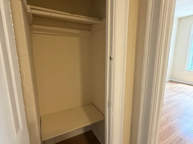 519 Sheffield Ave #2R — Photo 7