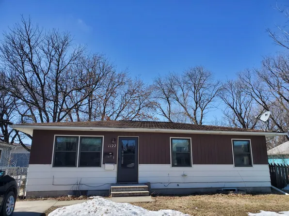 1122 18th St N, Fargo, ND 58102