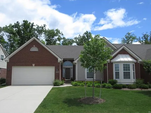1338 Andover Cir #1, Commerce Township, MI 48390