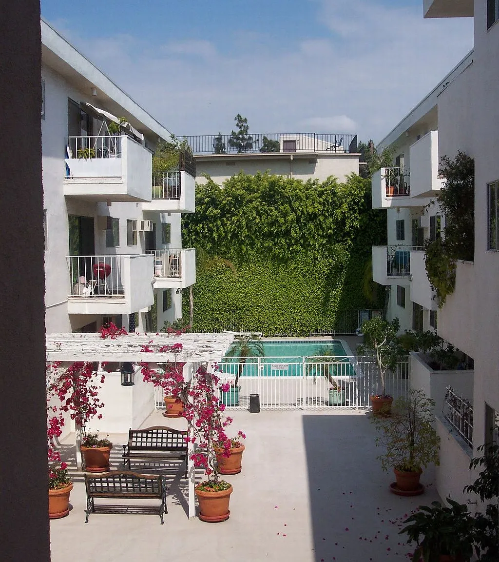 1 bed, 725 sqft, $2,725 — Photo 1