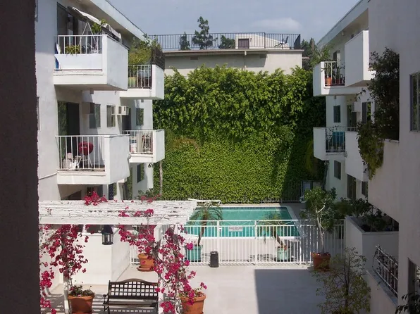 960 Larrabee St APT 220, West Hollywood, CA 90069