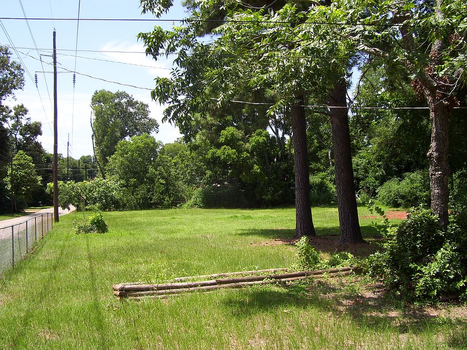 2nd image of 304 Hazel St