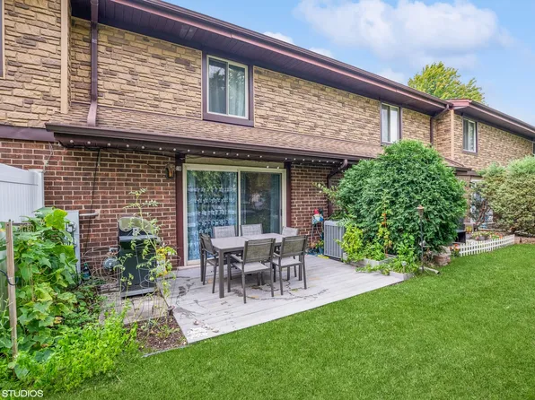 18 Cour Versaille, Palos Hills, IL 60465