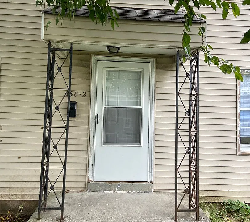 368 Roosevelt Ave #2-3