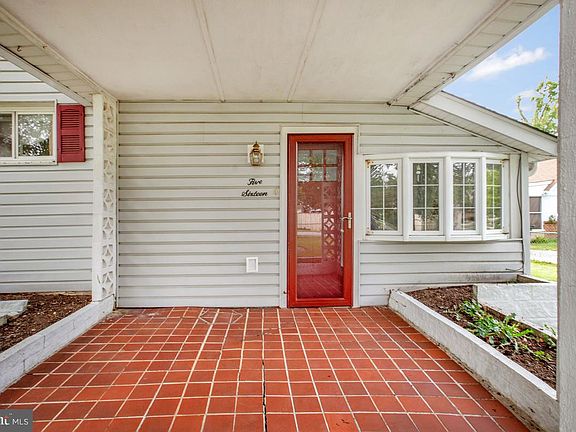2nd image of 516 Oakwood Rd