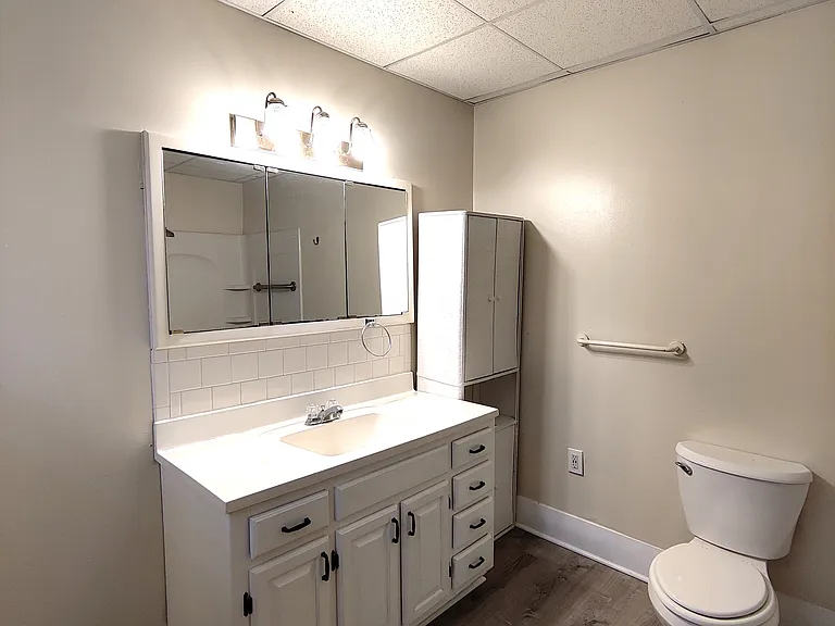 242 W Lincoln Ave — Photo 10