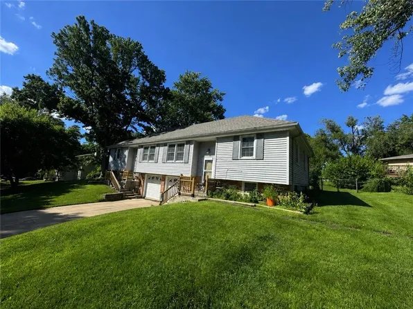 4540 Melody Ln, Kansas City, KS 66106
