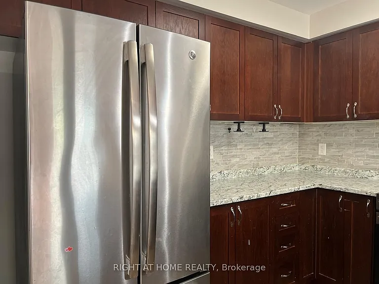 39 Golden Iris Cres — Photo 17