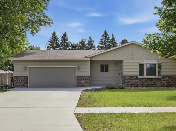 3950 15th St S, Fargo, ND 58104