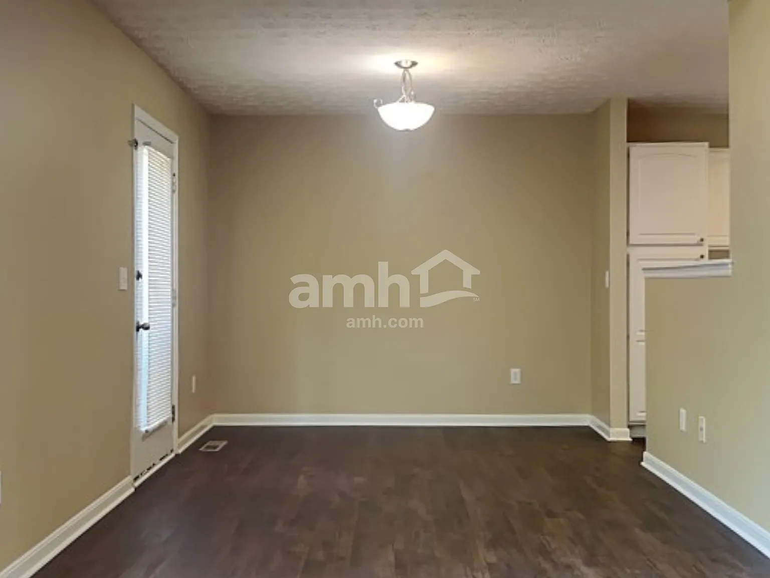 3 bed, 2.5 bath, 1678 sqft, $2,300 — Photo 4