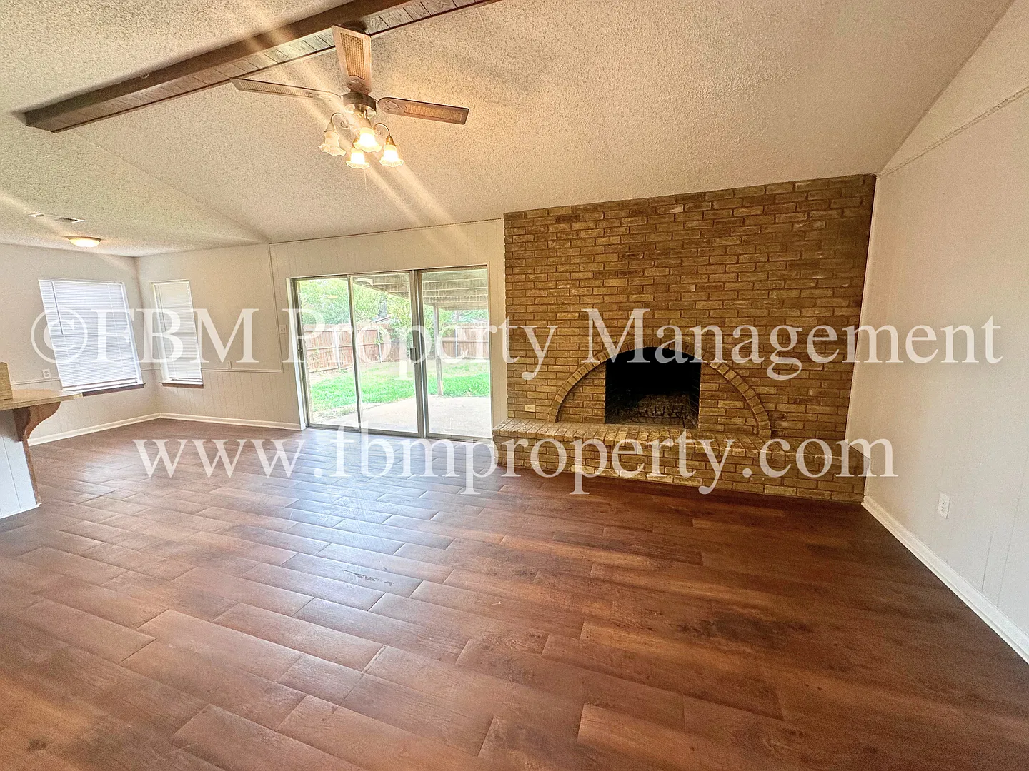 1708 Meadow Lane - Beautiful 3 Bedroom, 2 Bathroom Brick Home in Midlothian, TX! — Photo 4