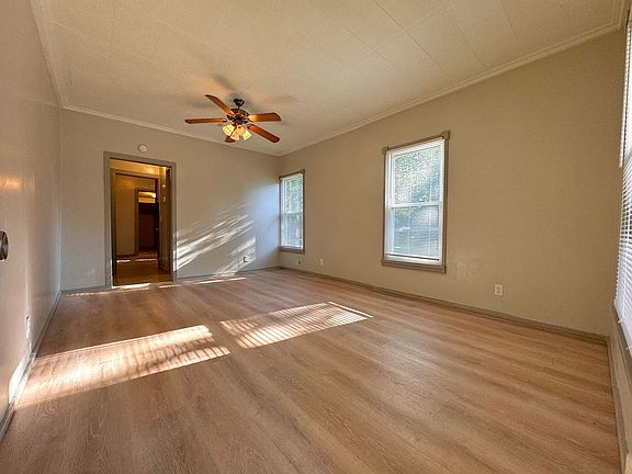 2nd image of 2608 E Archer St
