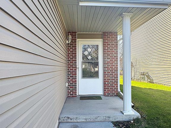 3rd image of 1746 N 176th Plz