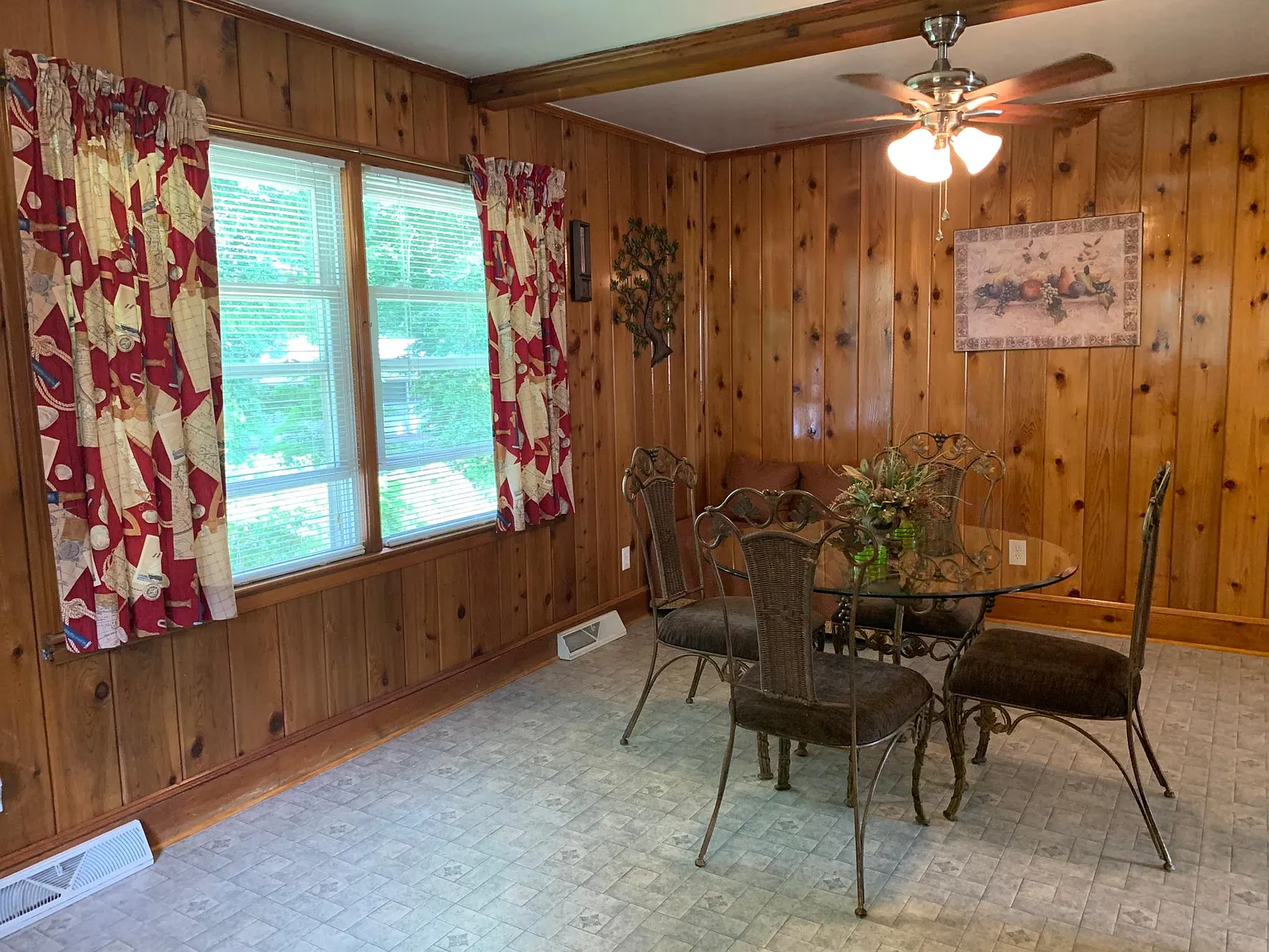 3 bed, 1.5 bath, 1300 sqft, $2,200 — Photo 4