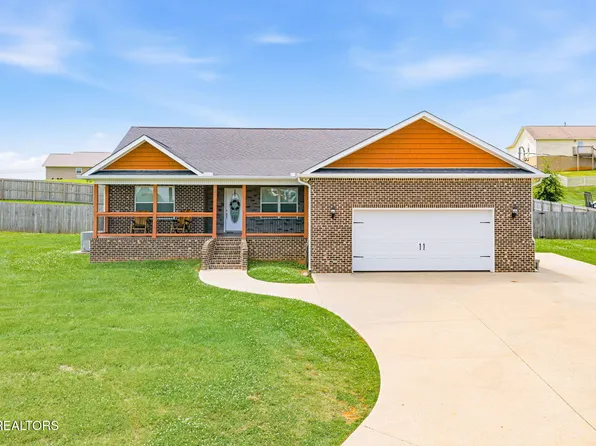 527 Low Valley Dr, Dandridge, TN 37725