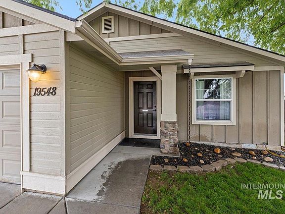 3rd image of 19548 Cumberland Pl