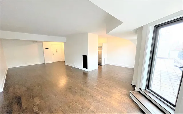 Rented by Manhattan Realty Group | media 21