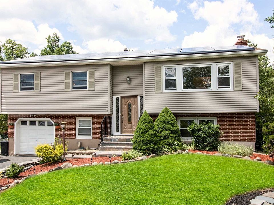 1st image of 16 Moulton Cir