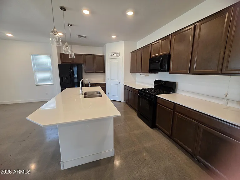 320 S 202nd Ln — Photo 3