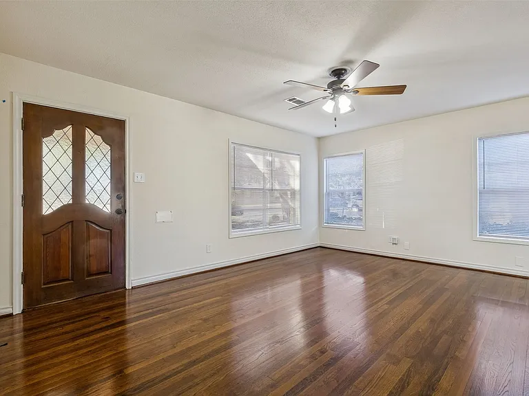 6341 Sudbury Dr — Photo 2
