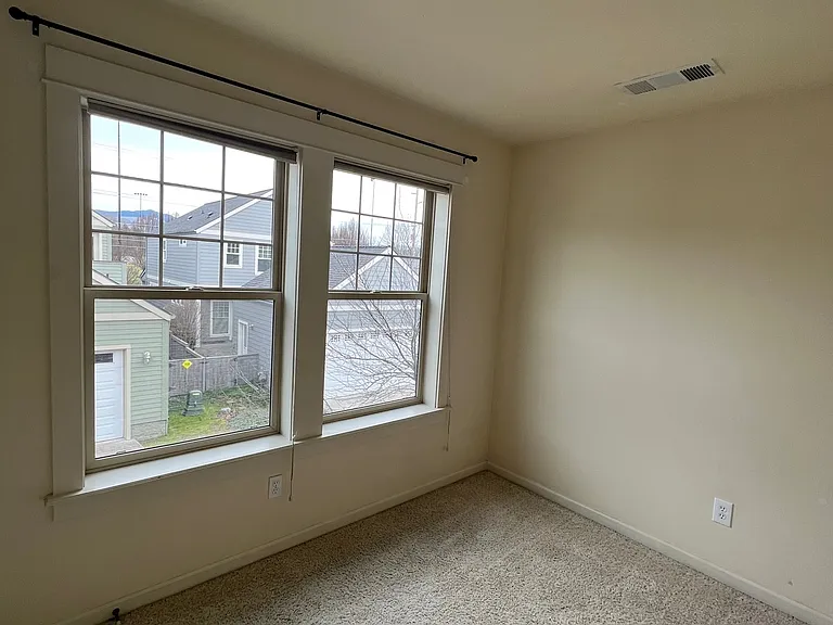 476 Clinton St — Photo 8