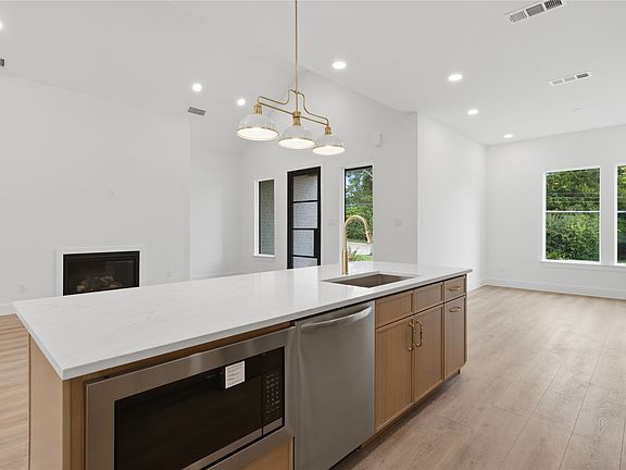 5th image of 2634 Bainbridge Dr