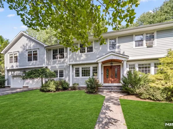 40 Rickland Rd, Old Tappan, NJ 07675